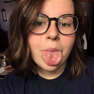 Meet your Posher, Hallie